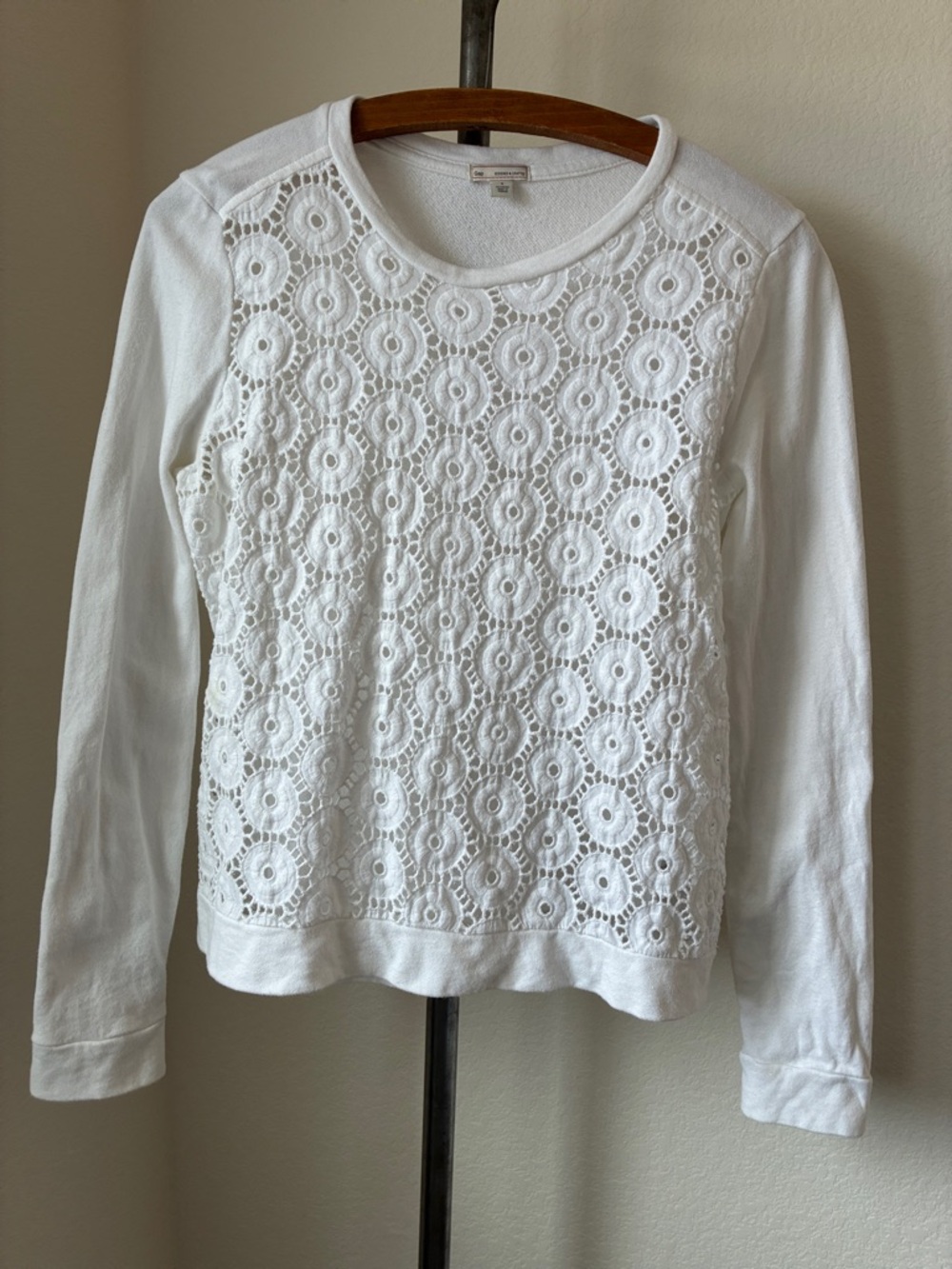 GAP White Eyelet Long Sleeve Sweatshirt sz S Cottagecore Feminine 100% Cotton
